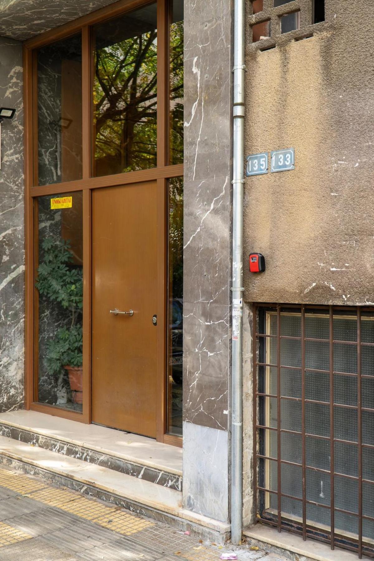 50 Steps Metro Kato Patisia Renovated Athens Apt Exterior foto